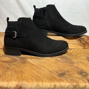 Old Navy Ankle Boot Size 7 - Like New - Side Zip